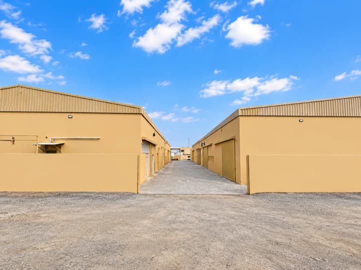 For Sale 8 Storage & 2 Warehouses – Al Hail Industrial, Fujairah